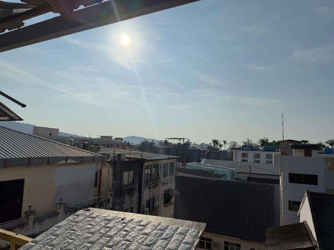 Happy Holidays Hotel Patong Exterior foto