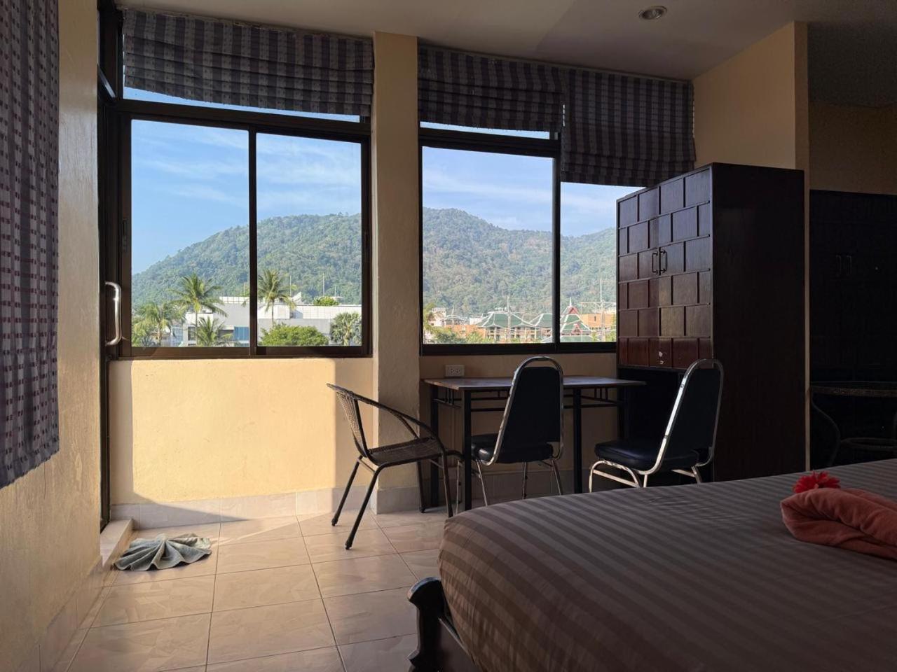 Happy Holidays Hotel Patong Exterior foto